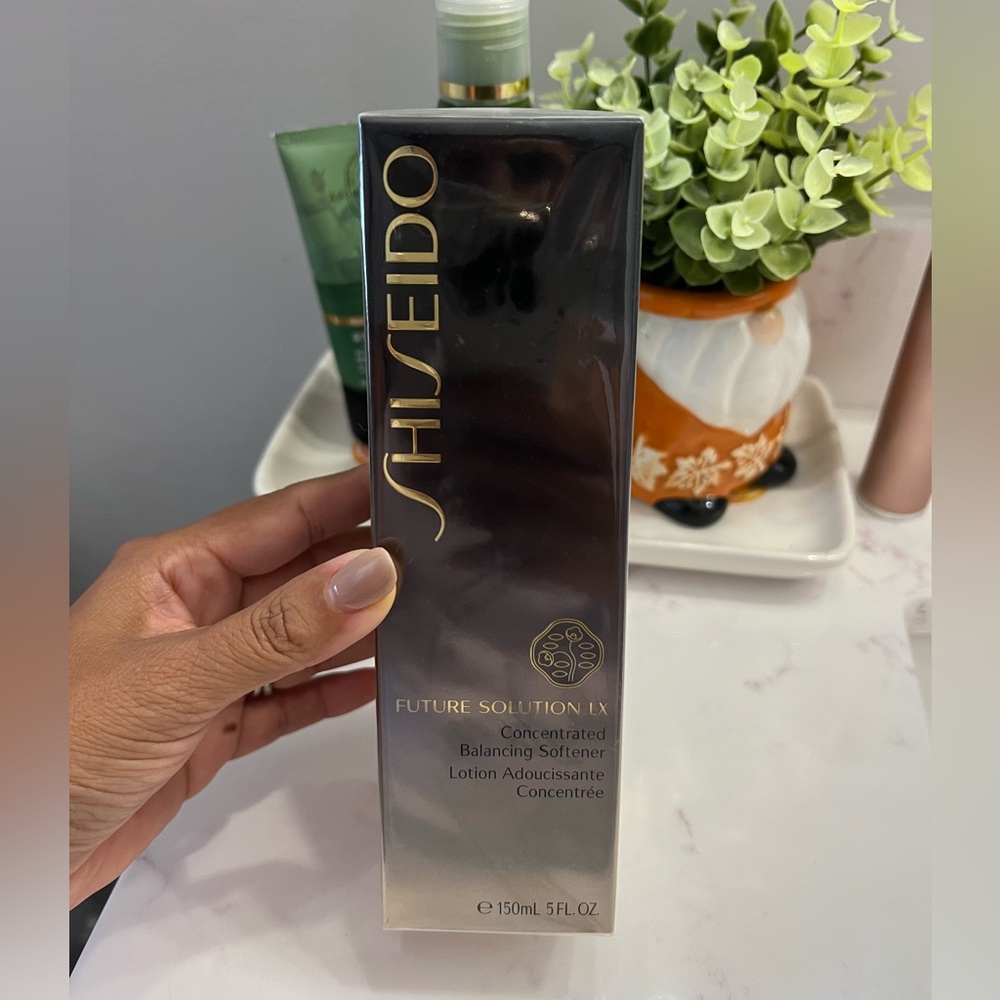 Shiseido future solutions LX balancing softener